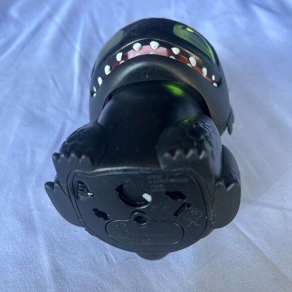 Dreamworks Dragons Flying Toothless Interactive Dragon with Lights and Sounds - Picture 6 of 7